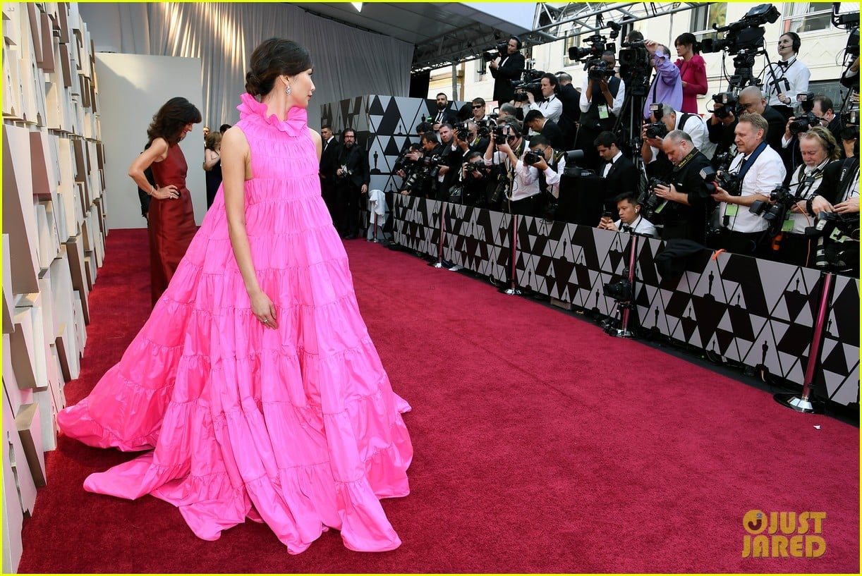 gemma chan oscars 2019