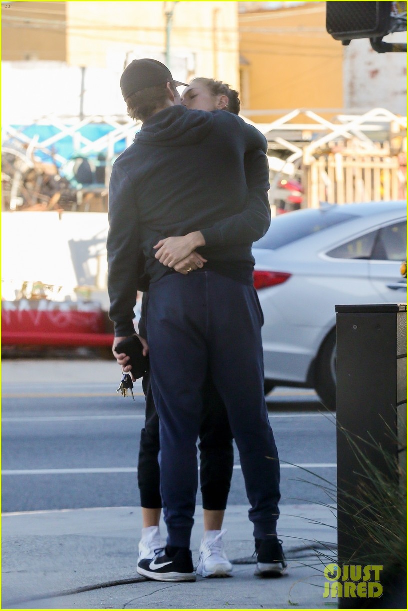 Photo james marsden girlfriend edei pack on pda in lunch 03 Photo