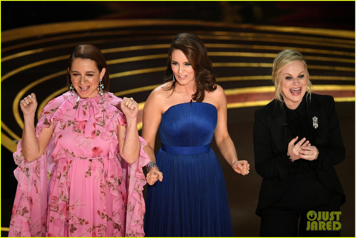 Tina Fey, Amy Poehler, & Maya Rudolph Hilariously Open the Oscars 2019