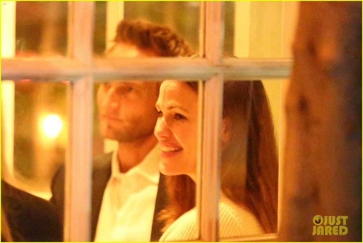 Photo jennifer garner john miller date night 02 Photo 4249797 Just