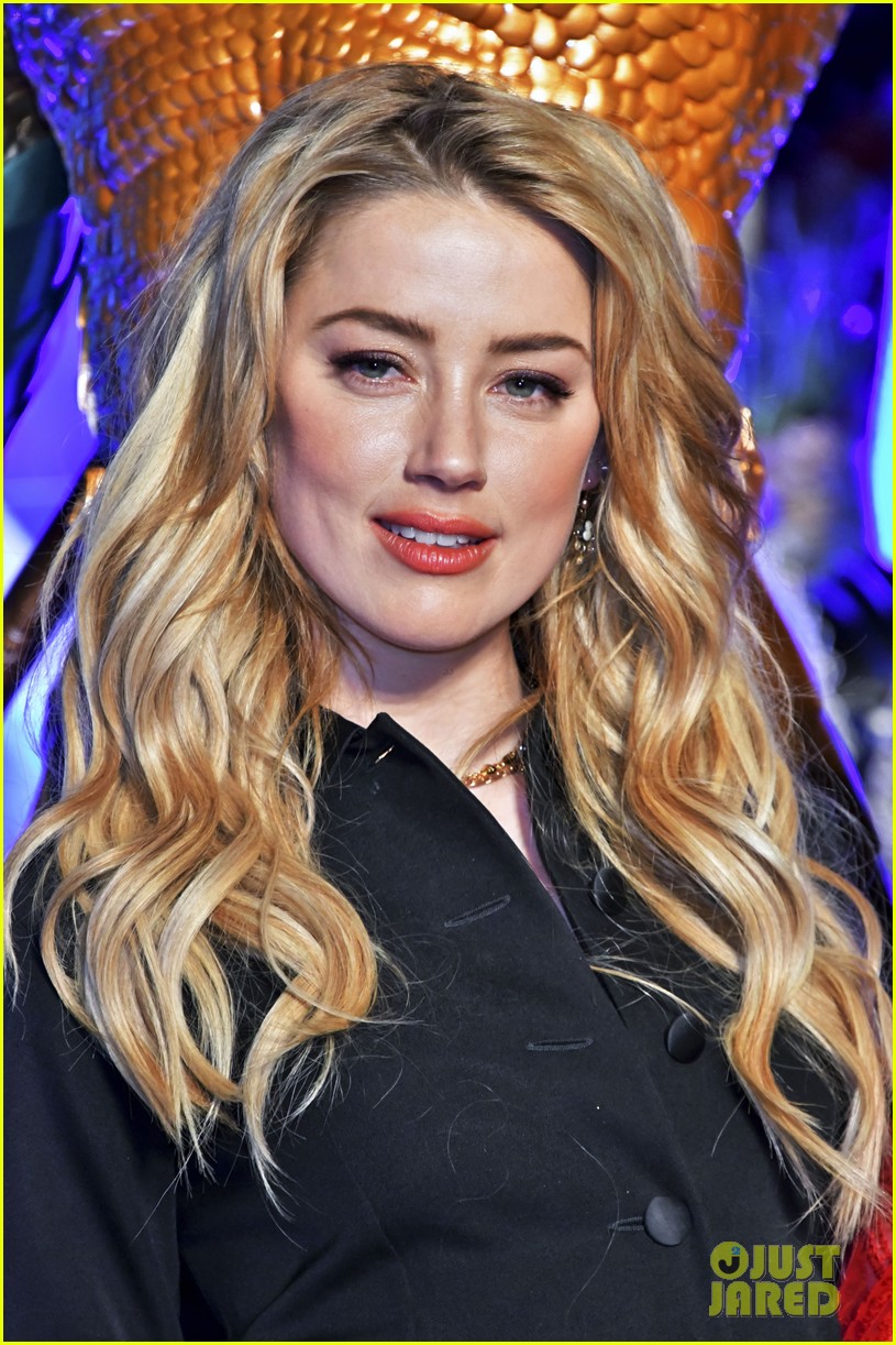 Amber Heard Promotes Aquaman In Japan Photo Amber Heard Pictures Just Jared