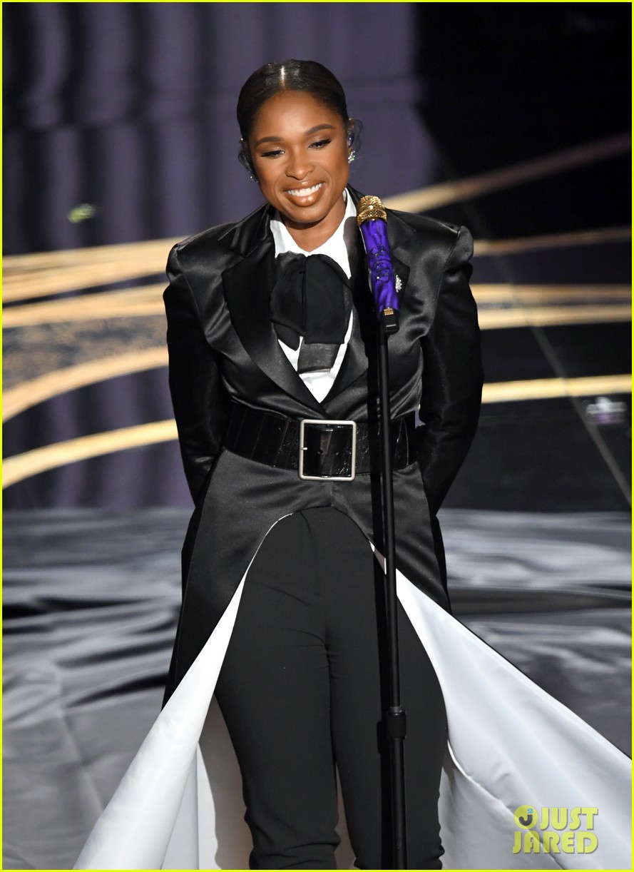 Jennifer Hudson Performs Best Original Song Nominee 'I'll Fight' at