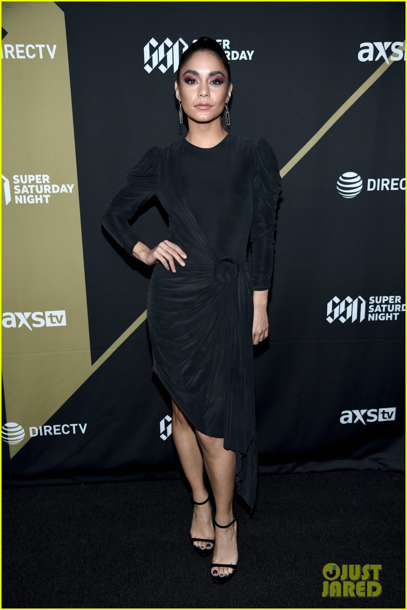 Sarah Hyland & Boyfriend Wells Adams Couple Up for DIRECTV's Super