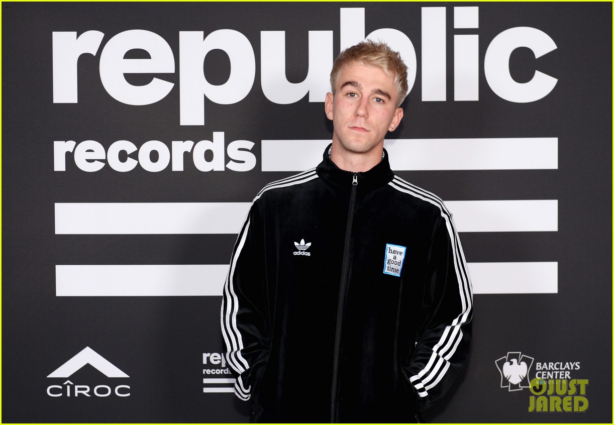 Sophie Turner & Joe Jonas Couple Up at Republic Records Grammys After