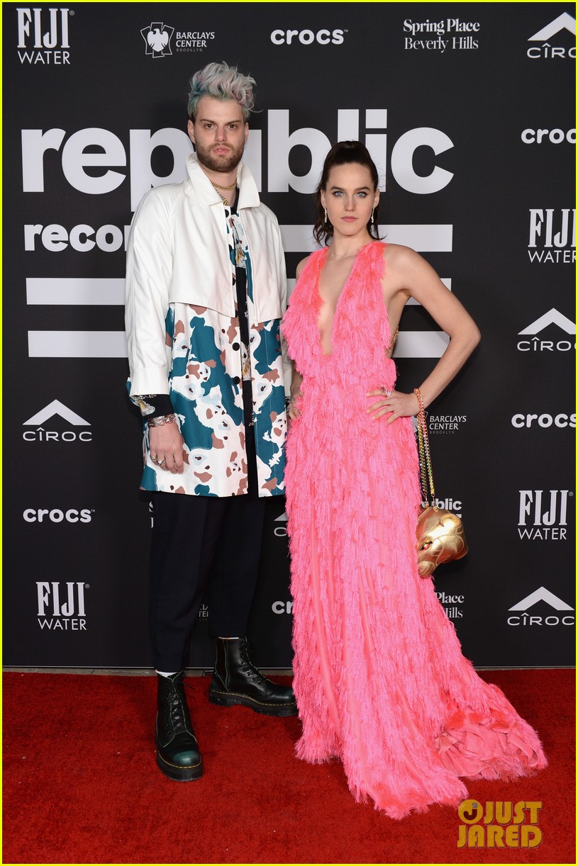 Sophie Turner & Joe Jonas Couple Up at Republic Records Grammys After