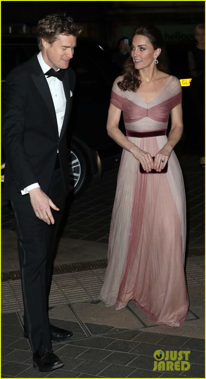 Kate Middleton Looks Stunning in Gorgeous Gucci Look!: Photo