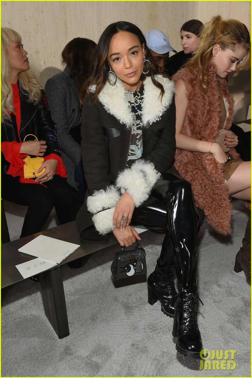 Kendall Jenner Joins Emma Roberts & More Stars at Longchamp's NYFW Show