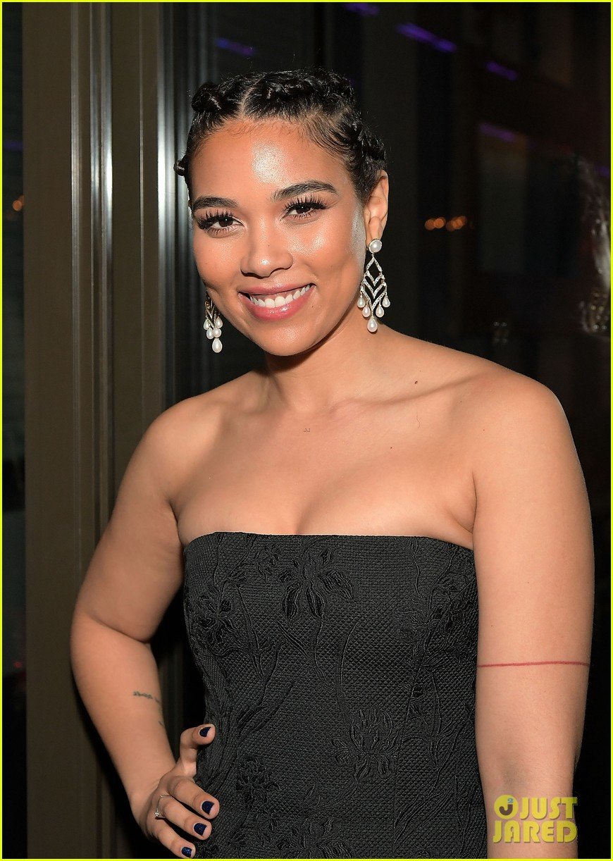 Jaime King Joins Katherine McNamara & Kaitlyn Dever at InStyle's Badass