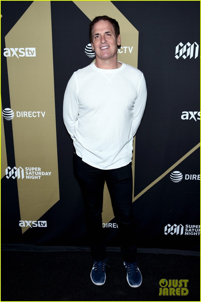 Photo: zachary levi emily ratajkowski attend directv super saturday