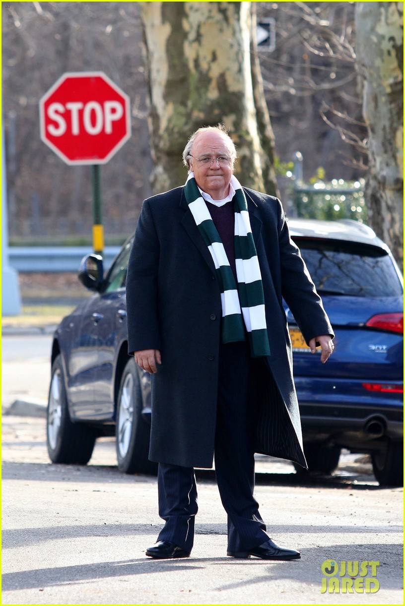 Sienna Miller Gets to Work on Roger Ailes Series with Russell Crowe