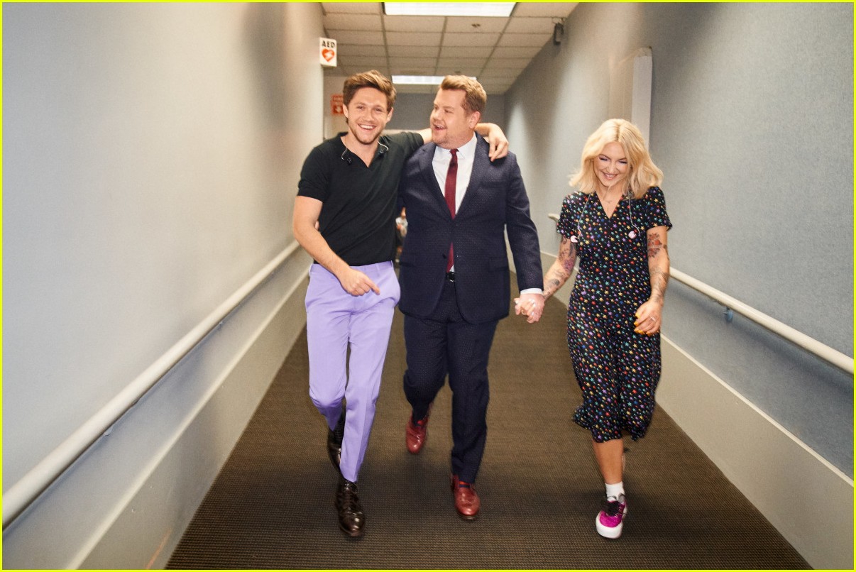 Julia Michaels & Niall Horan Perform 'What a Time' on 'Corden' Watch