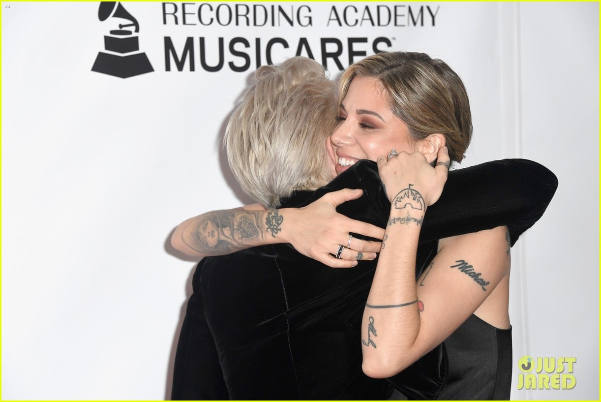 Pink Performs Dolly Parton's 'Jolene' at PreGrammys Event! Photo