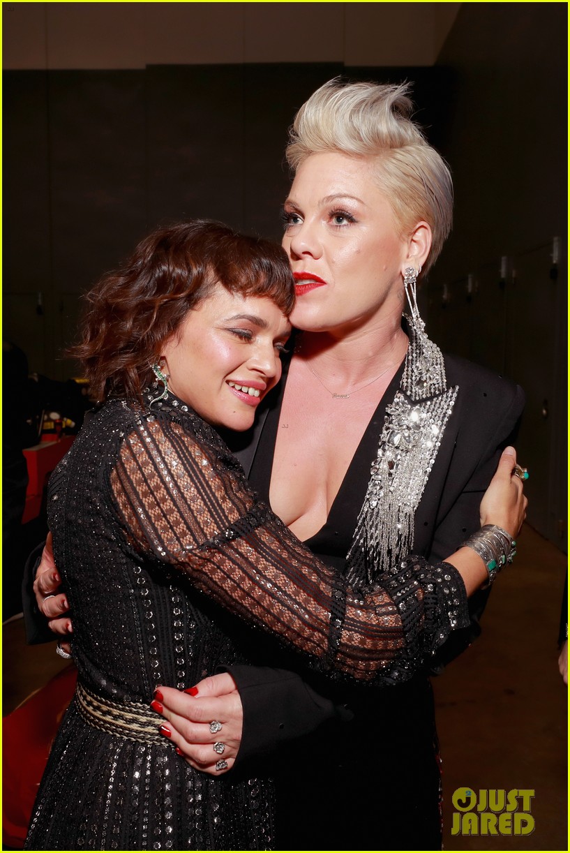 Pink Performs Dolly Parton's 'Jolene' at PreGrammys Event! Photo
