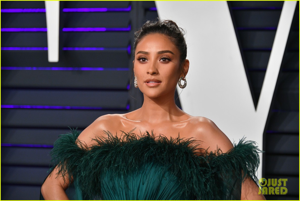 Photo: shay mitchell rowan blanchard amandla stenberg vf oscar party 12
