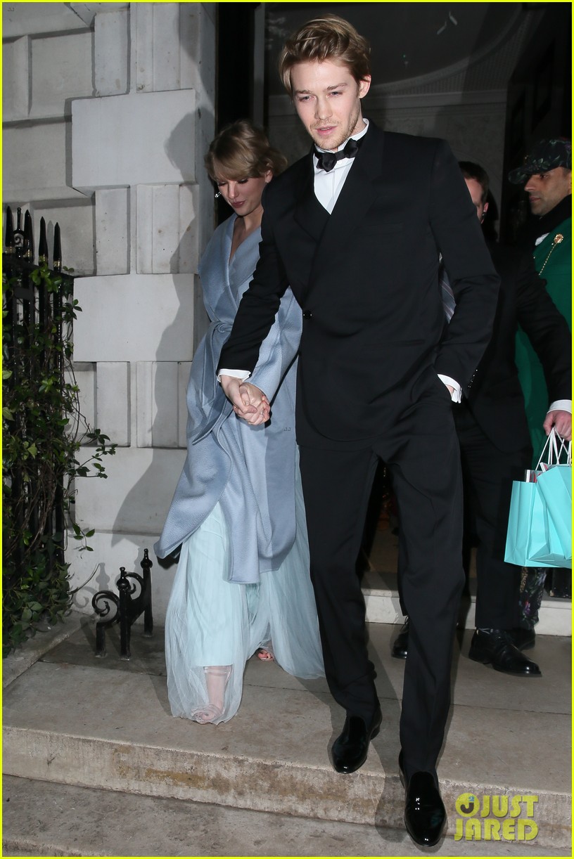 Taylor Swift & Joe Alwyn Hold Hands After BAFTAs 2019! Photo 4236911