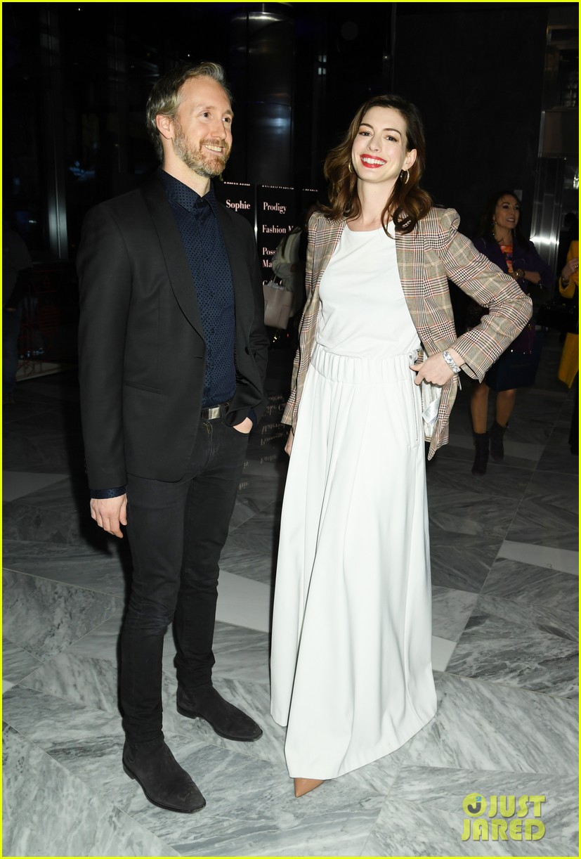 Photo: anne hathaway maggie gyllenhaal hudson yards opening 05 | Photo