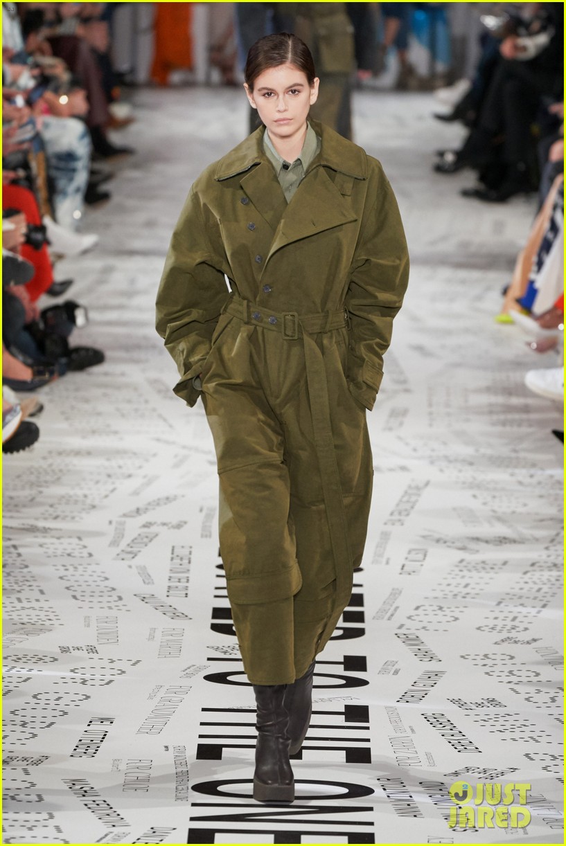 Kaia Gerber & Boyfriend Wellington Grant Go Sightseeing in Paris During