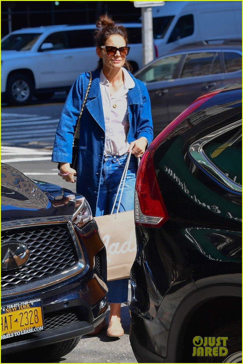 Katie Holmes Goes on a Madewell Shopping Spree in New York City Photo