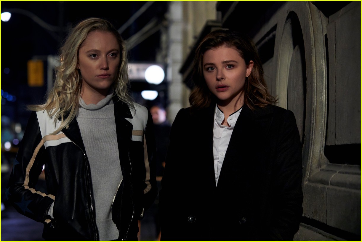 Get To Know Greta Actress Maika Monroe With These 10 Fun Facts Exclusive Photo 10 Fun Facts Exclusive Maika Monroe Pictures Just Jared