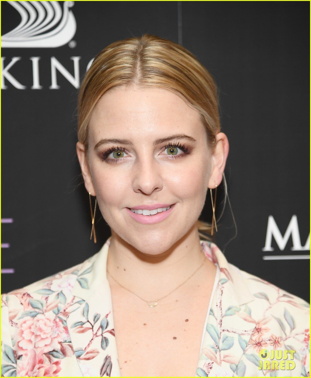 Haley Lu Richardson, Elizabeth McGovern, & Blythe Danner Premiere 'The