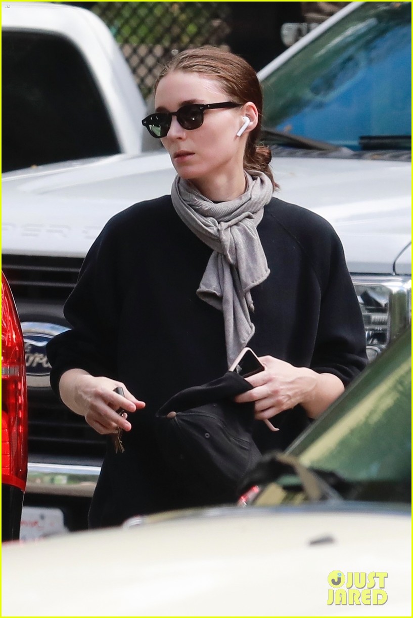 Rooney Mara Goes for a Solo Hike at TreePeople Park: Photo 4250756