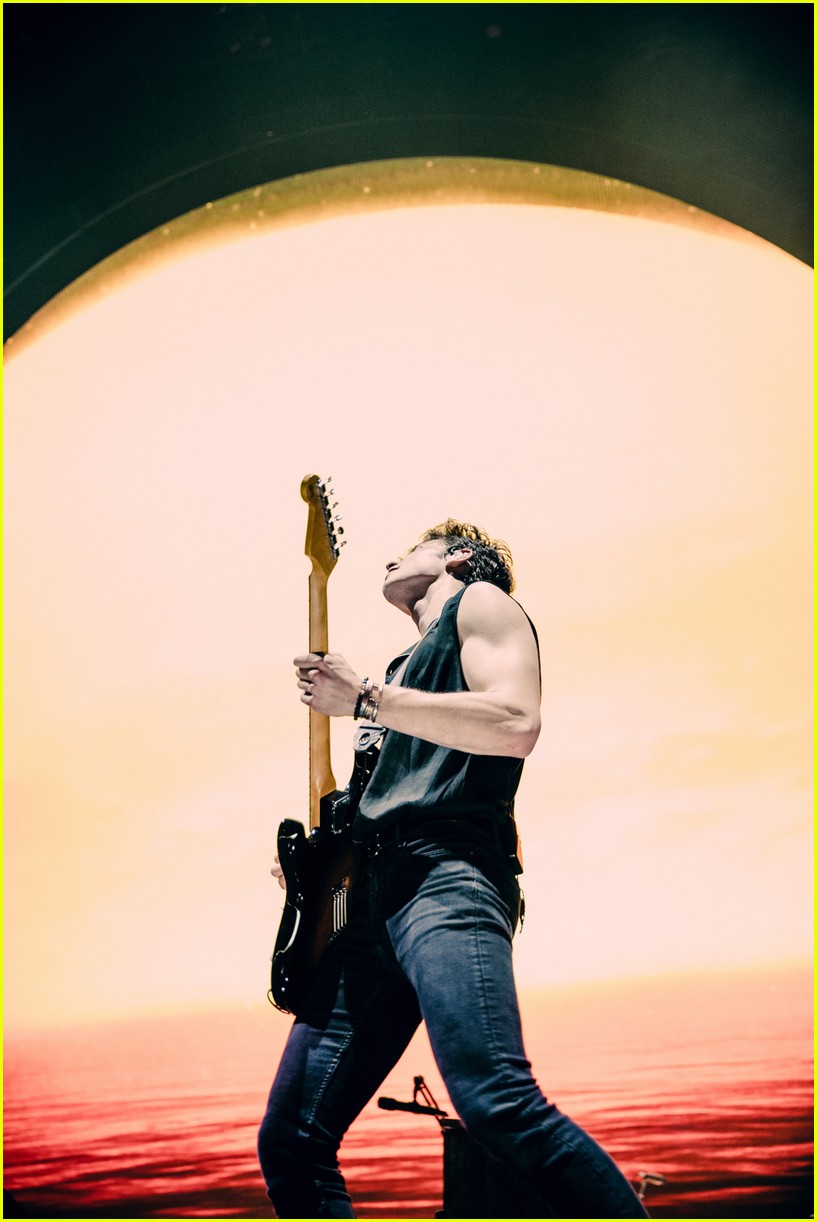 Shawn Mendes Kicks Off 2019 Tour in Europe Set List Revealed! Photo