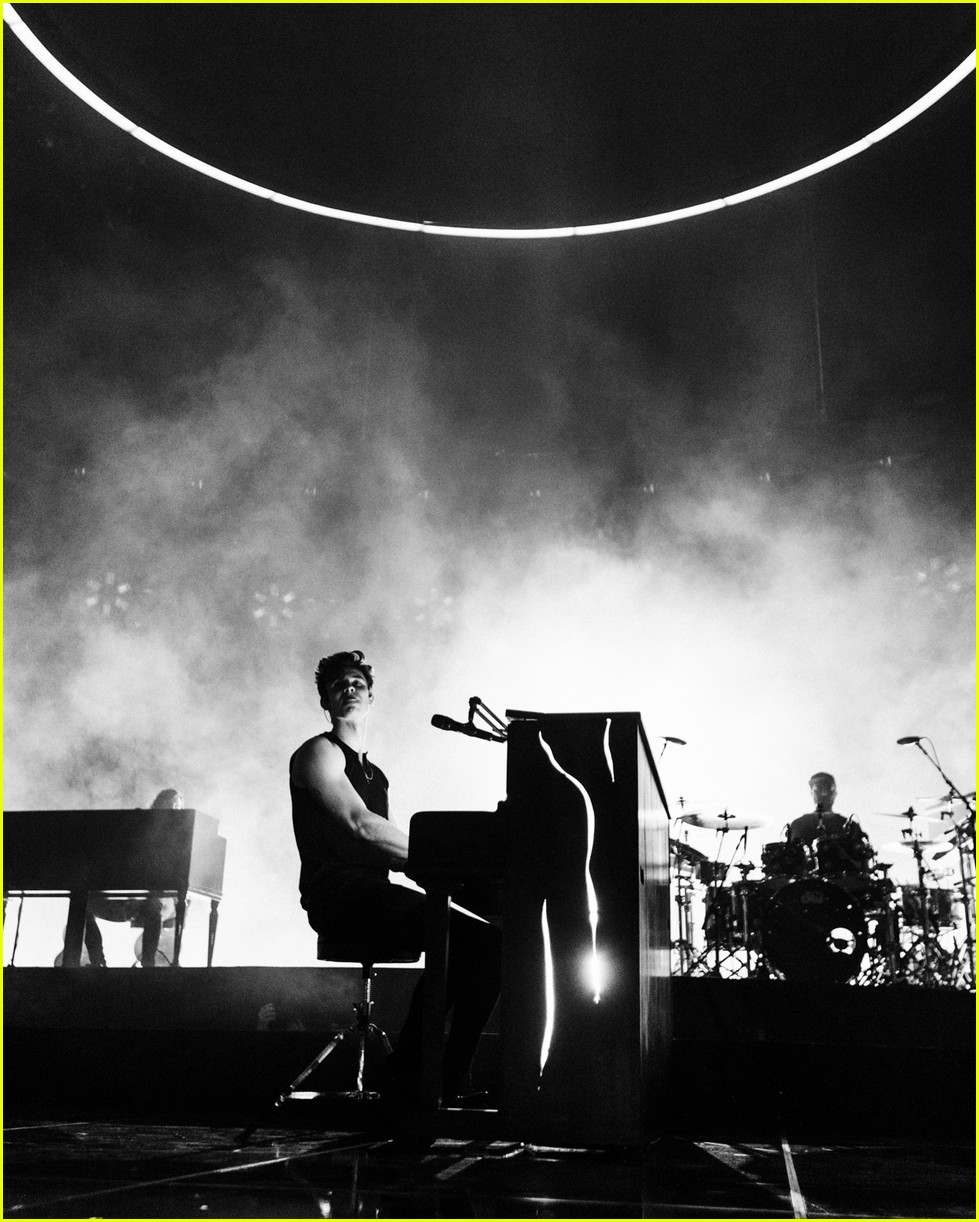 Shawn Mendes Kicks Off 2019 Tour in Europe Set List Revealed! Photo