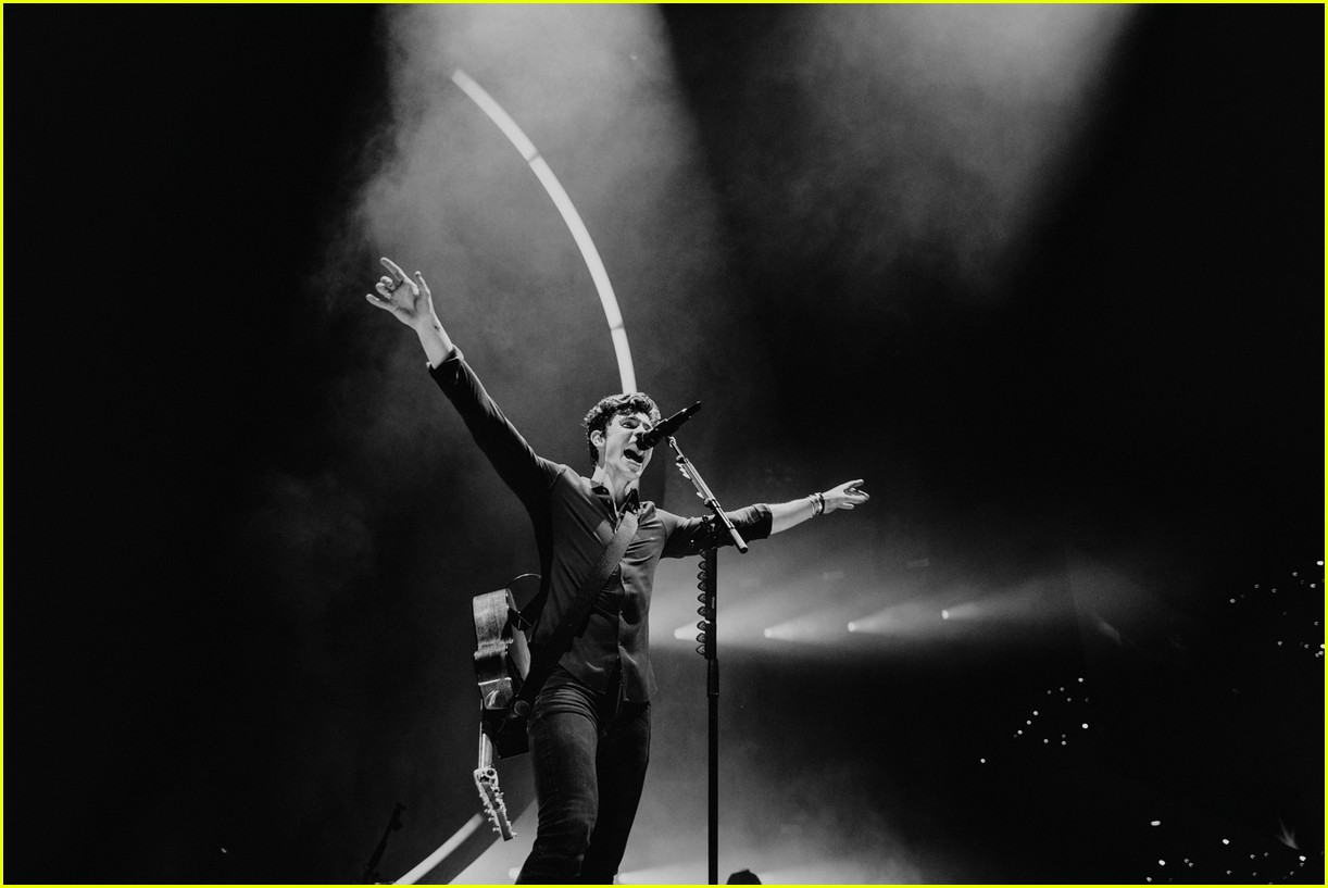 Shawn Mendes Kicks Off 2019 Tour in Europe Set List Revealed! Photo