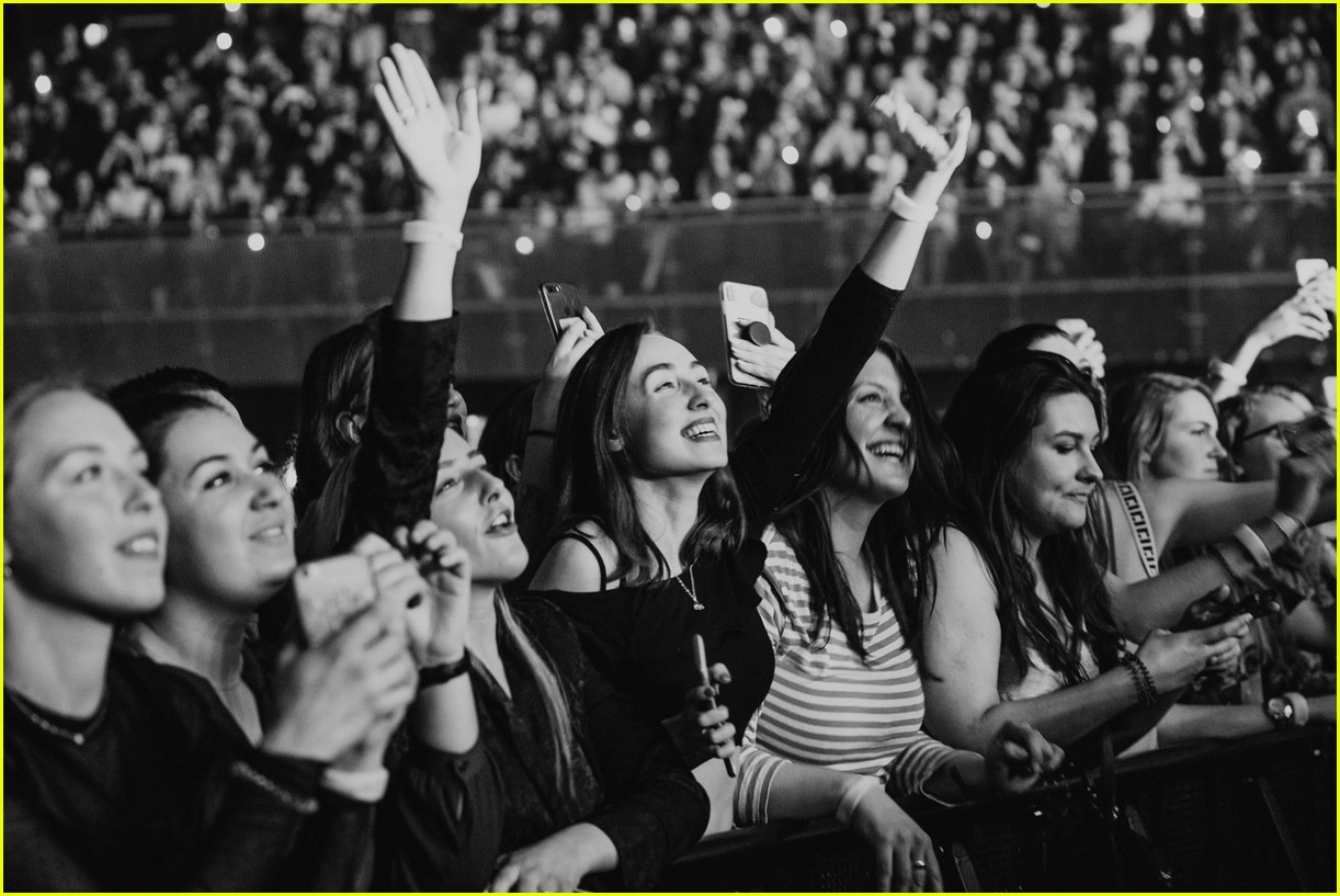 Shawn Mendes Kicks Off 2019 Tour in Europe Set List Revealed! Photo