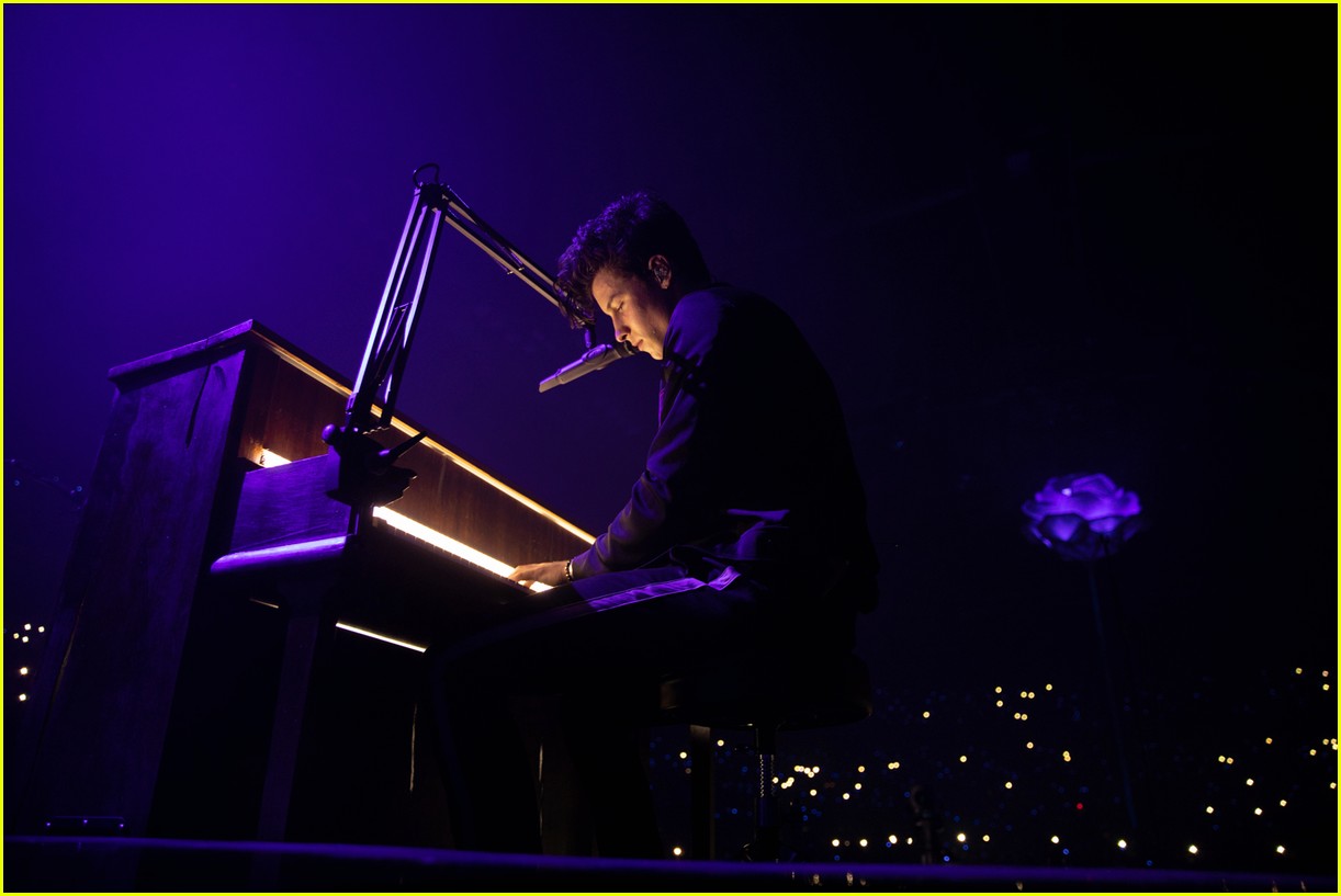 Shawn Mendes Kicks Off 2019 Tour in Europe Set List Revealed! Photo