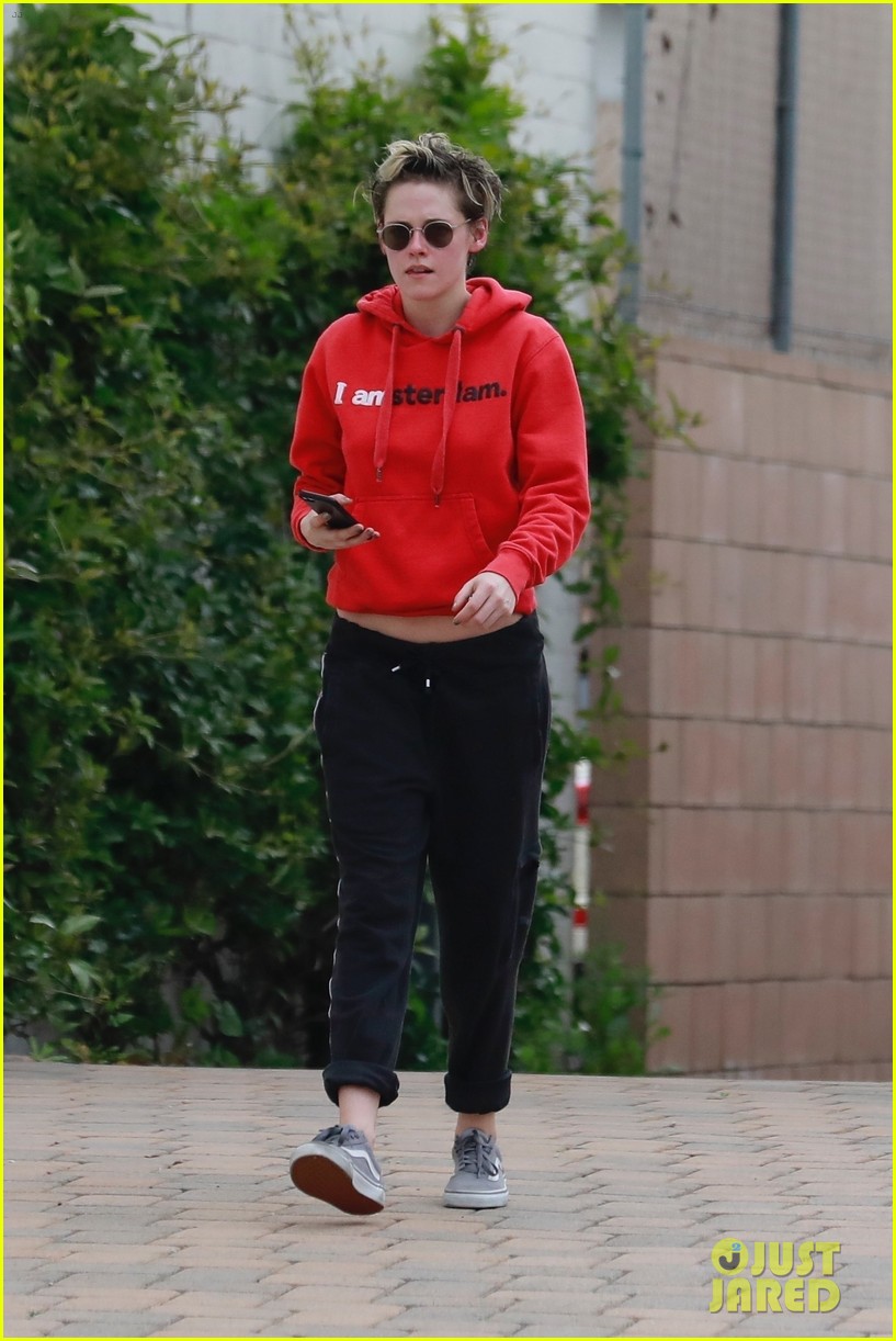 Photo: kristen stewart spa day 02 | Photo 4255658 | Just Jared
