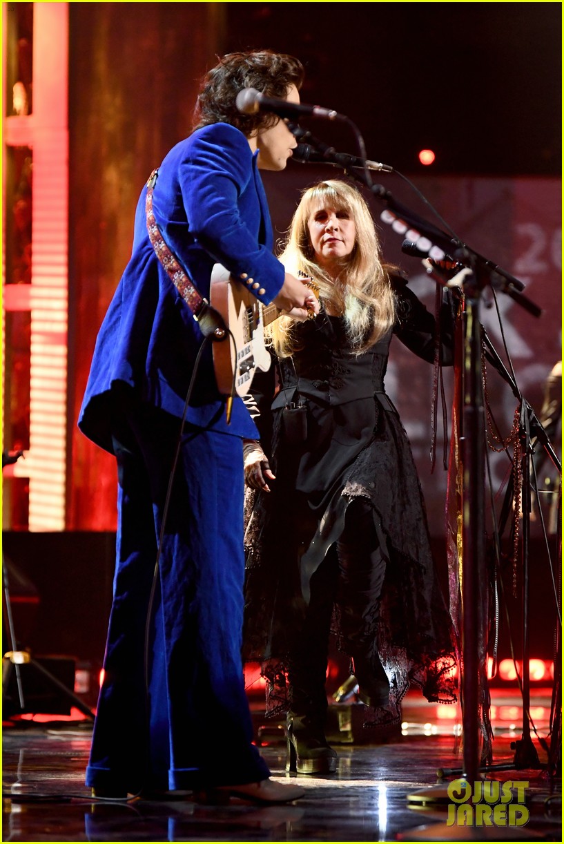 Stevie Nicks Mistakes Harry Styles For An Nsync Member Photo Harry Styles Nsync One Direction Stevie Nicks Pictures Just Jared