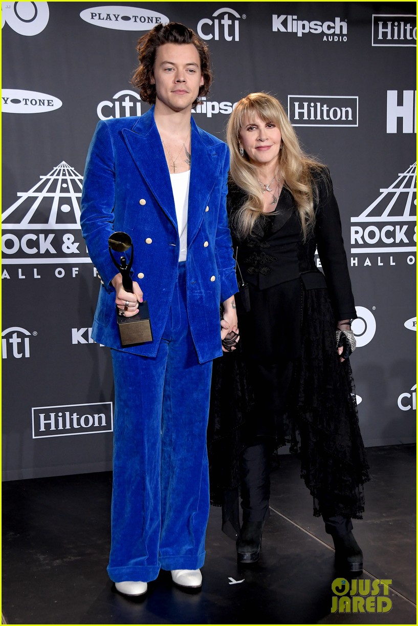 Stevie Nicks Mistakes Harry Styles For An Nsync Member Photo Harry Styles Nsync One Direction Stevie Nicks Pictures Just Jared