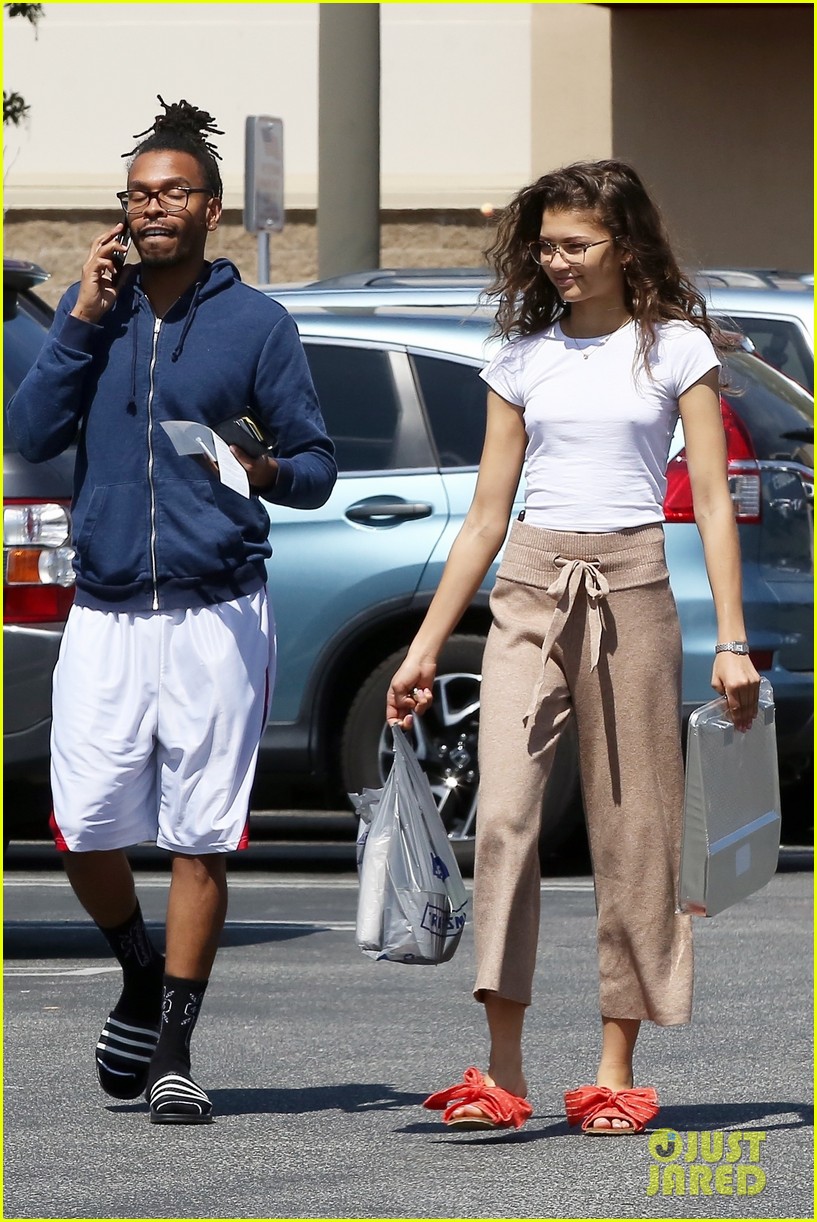 Zendaya Had a Lot to Say About This Paparazzi Moment!: Photo 4263334