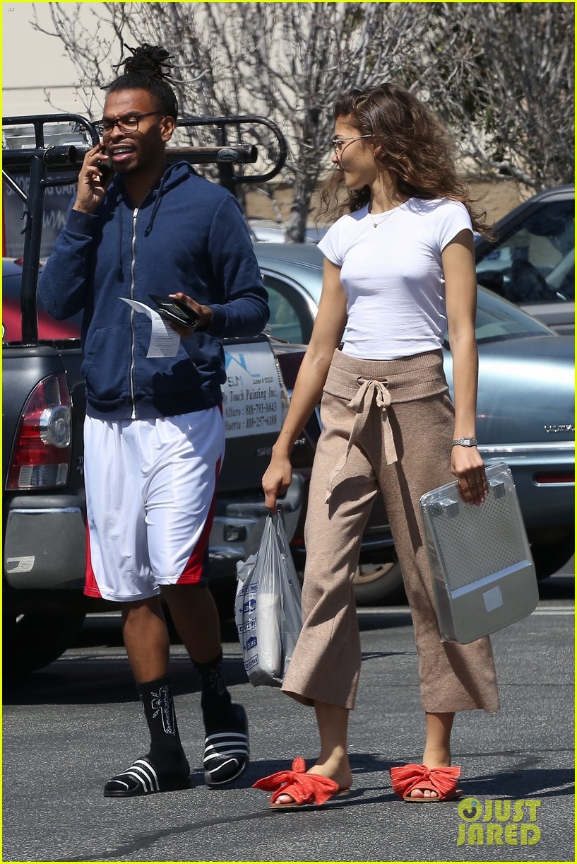 Zendaya Had a Lot to Say About This Paparazzi Moment!: Photo 4263342
