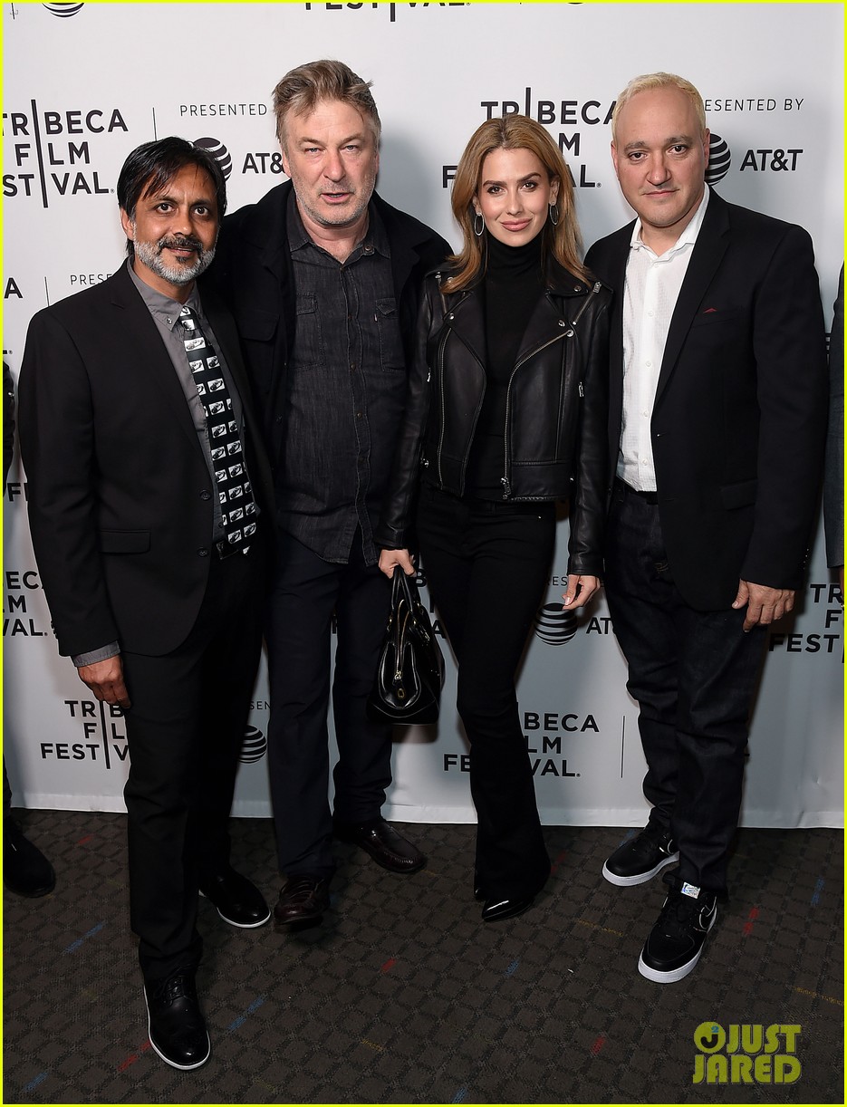 Alec & Hilaria Baldwin Share a Kiss at 'Crown Vic' Screening During