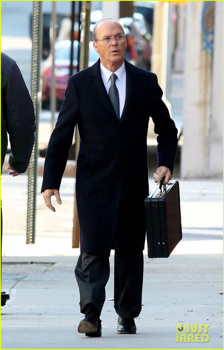 Michael Keaton Gets Into Character While Filming What Is Life Worth Photo 4265772 Michael Keaton Pictures Just Jared