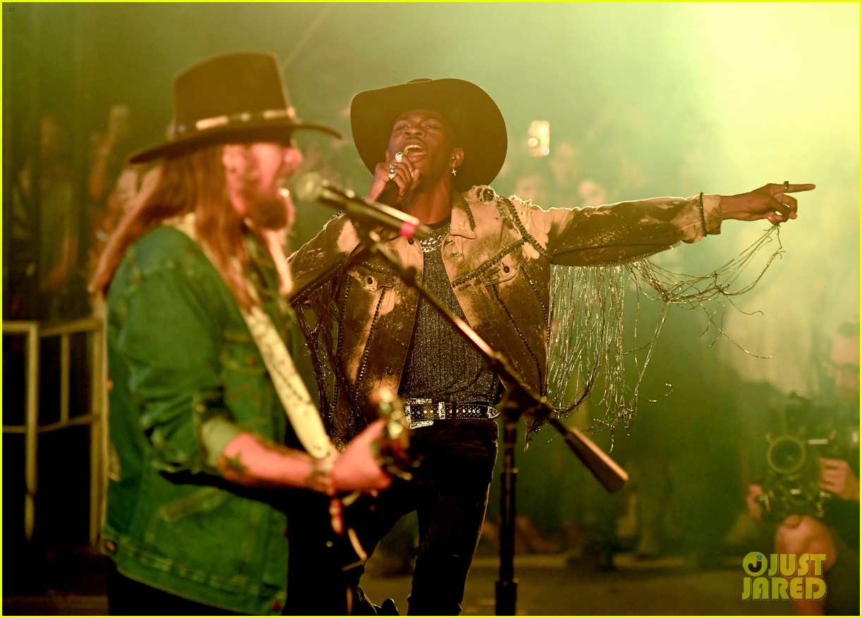 Lil Nas X & Billy Ray Cyrus Perform 'Old Town Road' Live for the First ...