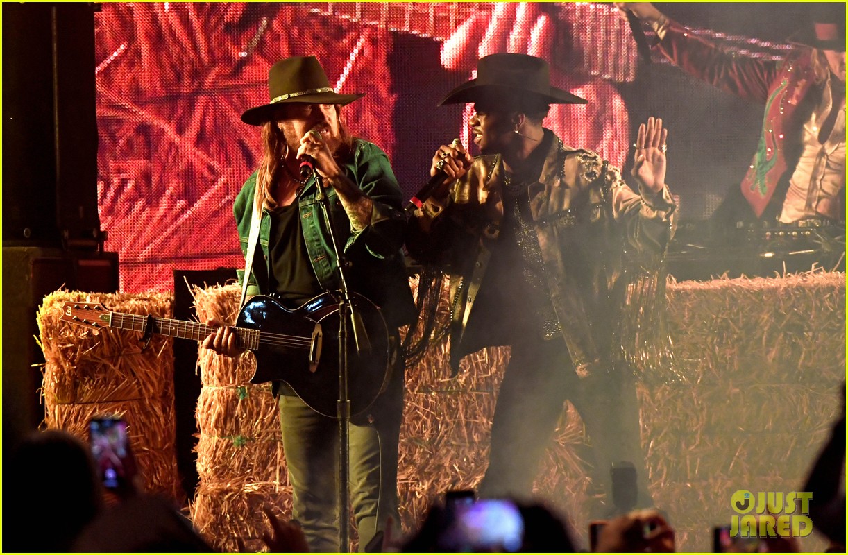 Lil Nas X & Billy Ray Cyrus Perform 'Old Town Road' Live for the First ...