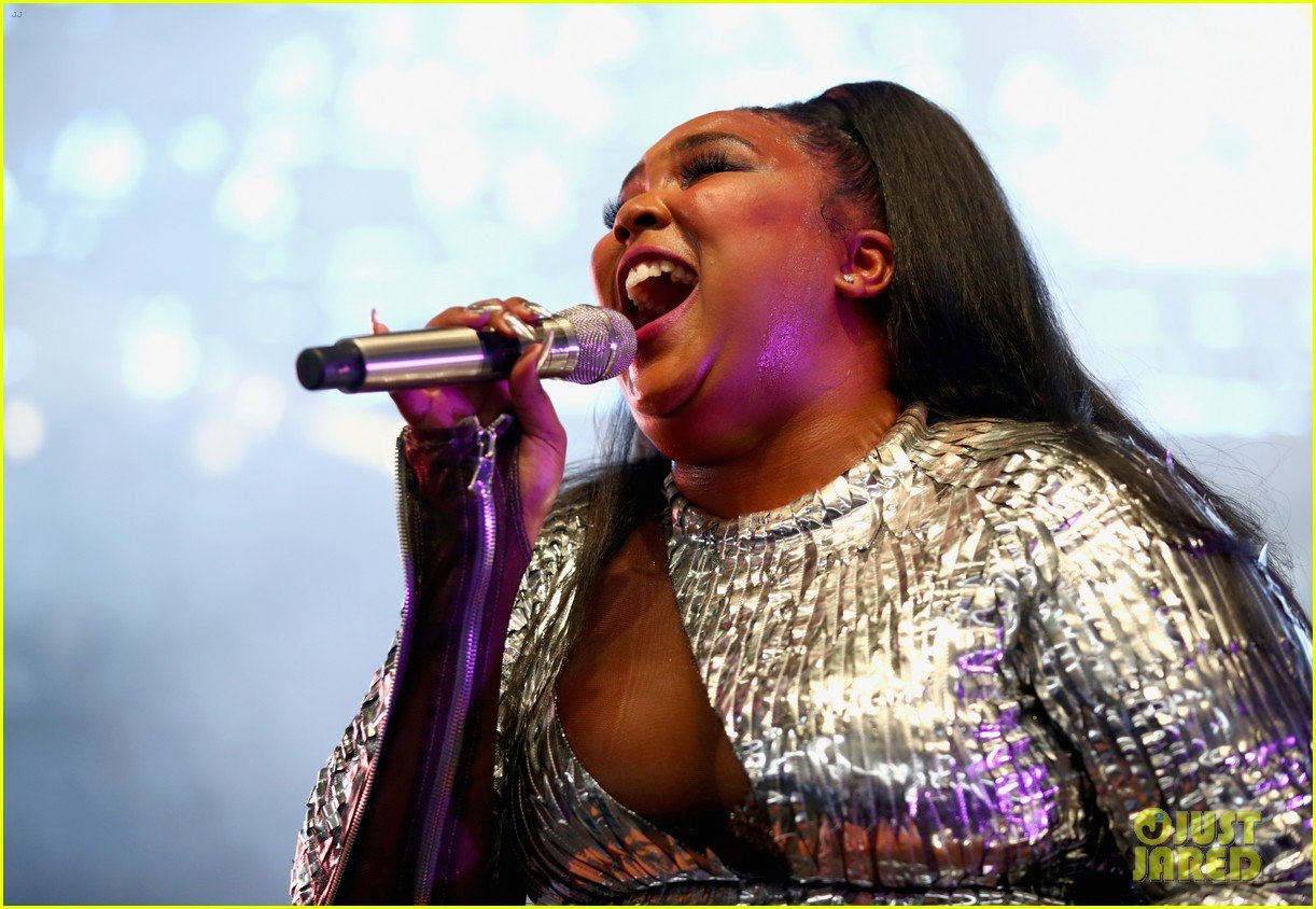 Lizzo Rocks Sparkling Bodysuit for Coachella 2019 Performance! Photo