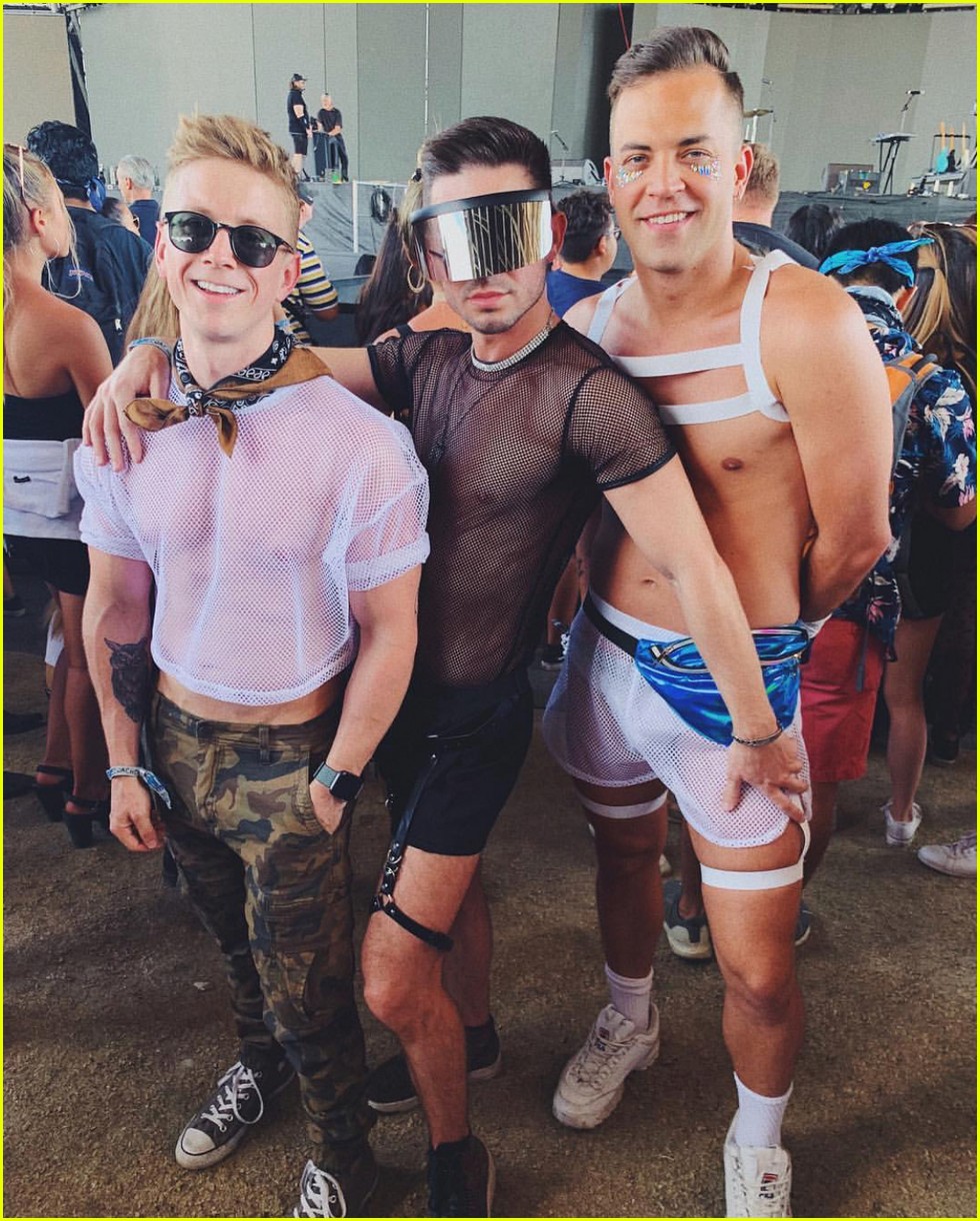 Tyler Oakley Shows Off Hot Bod at Coachella with Boyfriend Anthony Russo! |...
