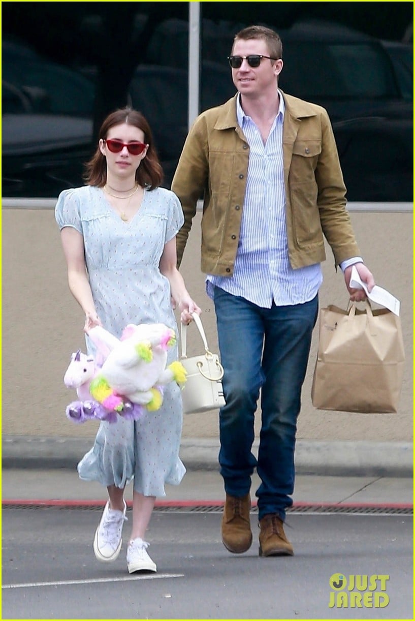 Emma Roberts & Garrett Hedlund Pick Up Last Minute Easter Gifts! Photo