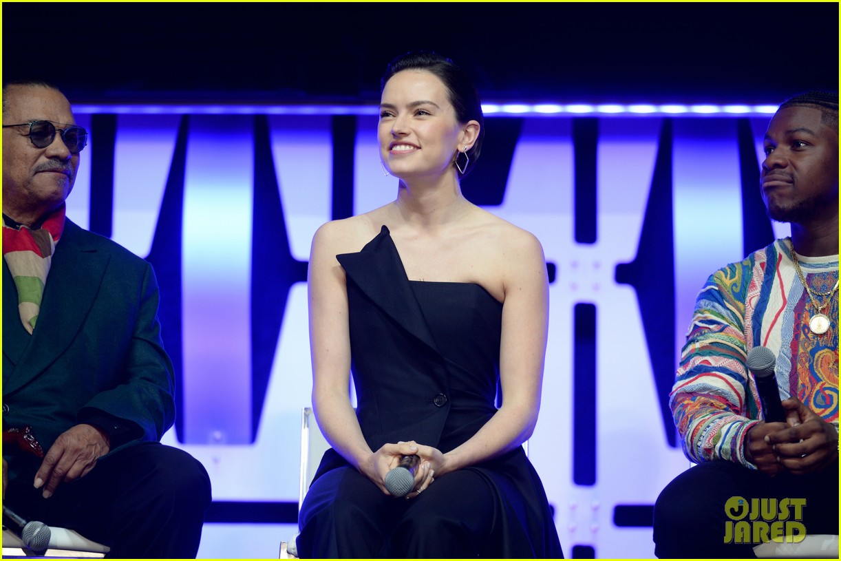 ‘Star Wars’ Cast Debuts ‘Rise of Skywalker’ Trailer in Chicago!: Photo