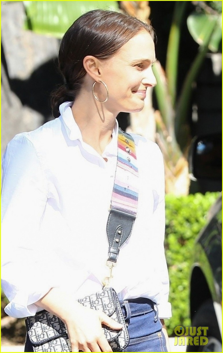 Reese Witherspoon Grabs Lunch with Natalie Portman & Eva Longoria