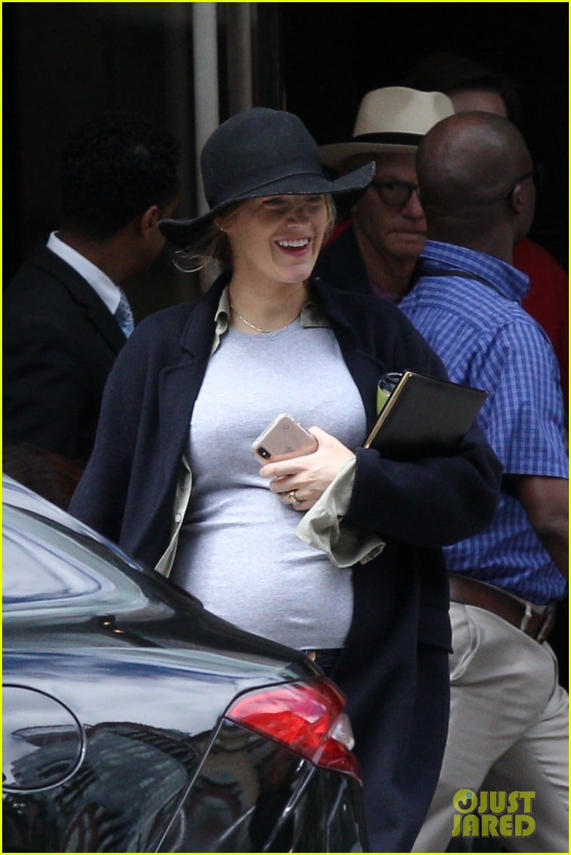 Pregnant Blake Lively Shows Off Her Baby Bump in Boston Photo 4298851