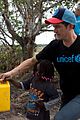 orlando bloom visits children displaced by cyclone idai in mozambique 16