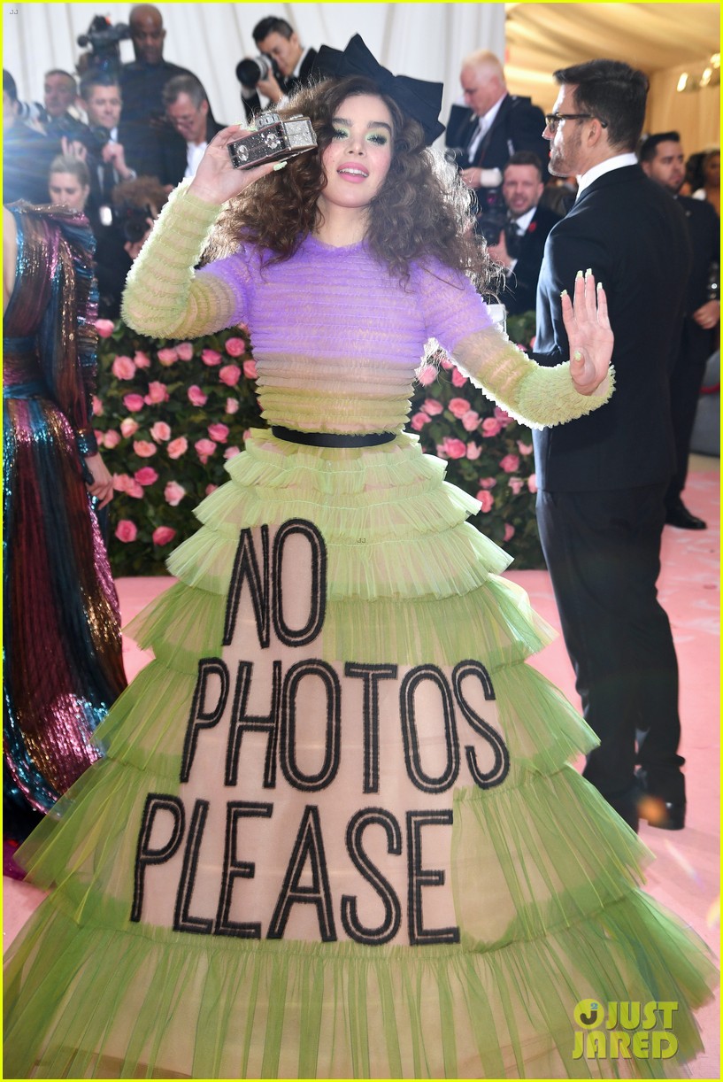Hailee Steinfeld Wants 'No Photos Please' at the Met Gala 2019 Photo