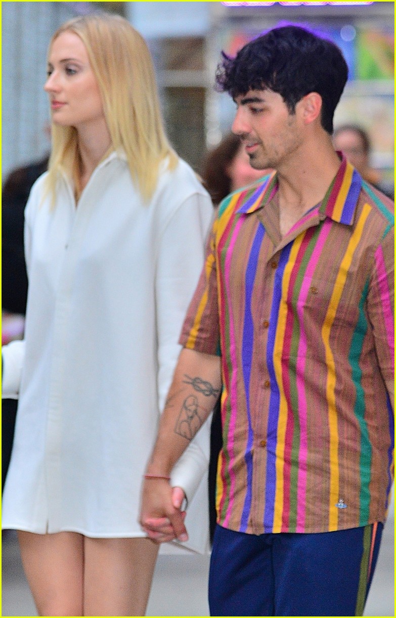 Photo nick joe jonas double date broadway 02 Photo 4289414 Just