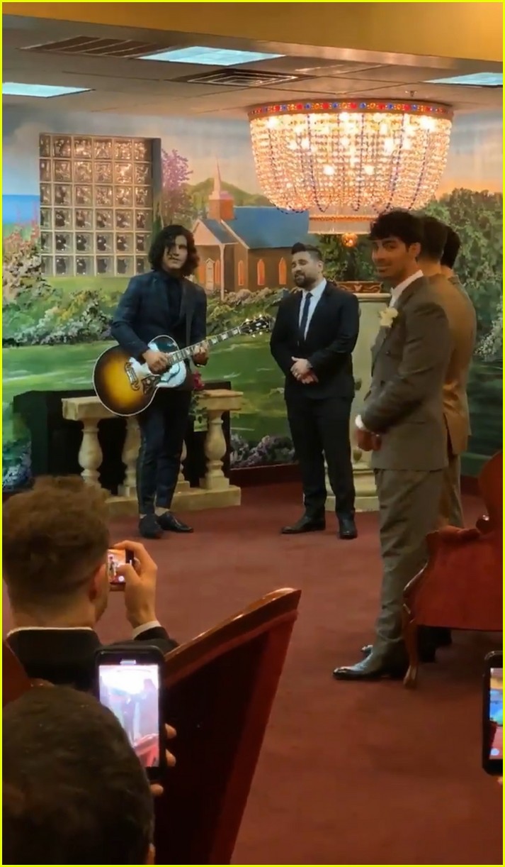 Joe Jonas & Sophie Turner Get Married in Las Vegas Wedding! Photo