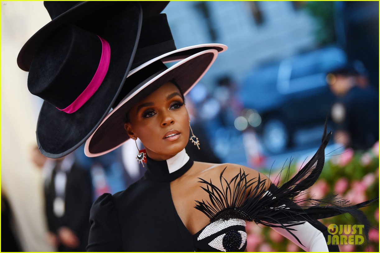 janelle monae is the mad hatter at the met gala 2019 044285432
